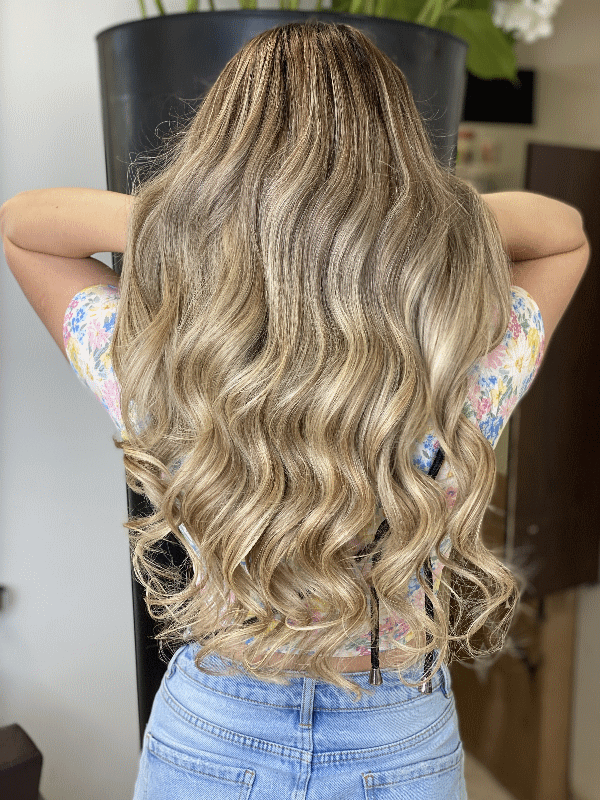 Beach waves Echthaar Tape Extensions Grafik mit Klebe Extensions aus Echthaar in einem beach wave look wie vom Strand online kaufen bei Hickenbick
